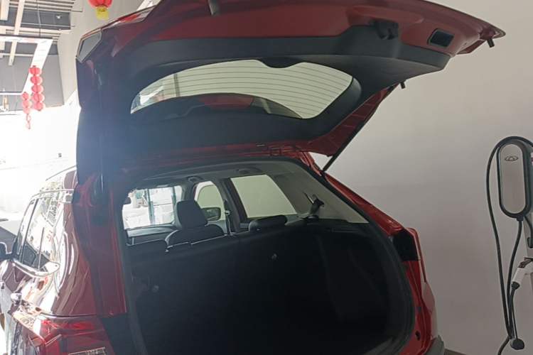 Used Venucia T60 2020 1.6L CVT Smart Drive Version China VI Standard Trunk