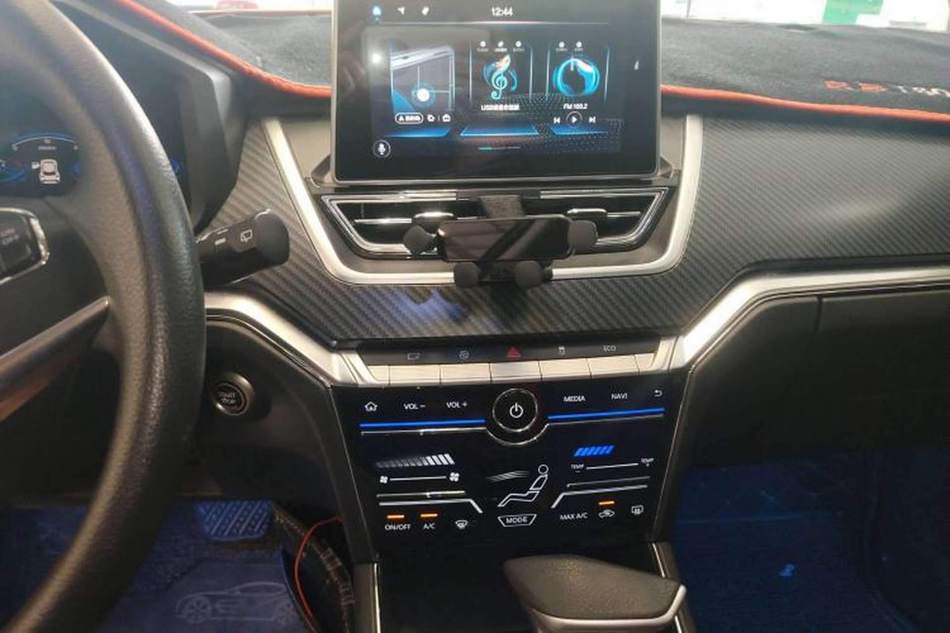 Used Venucia T60 2020 1.6L CVT Smart Drive Version China VI Standard Audio And AC Panel
