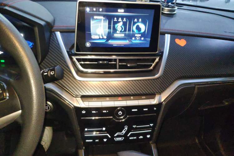 Used Venucia T60 2020 1.6L CVT Smart Drive Version China VI Standard Audio And AC Panel