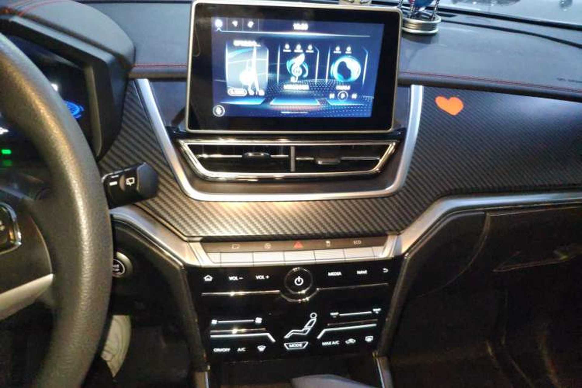 Used Venucia T60 2020 1.6L CVT Smart Drive Version China VI Standard Audio And AC Panel