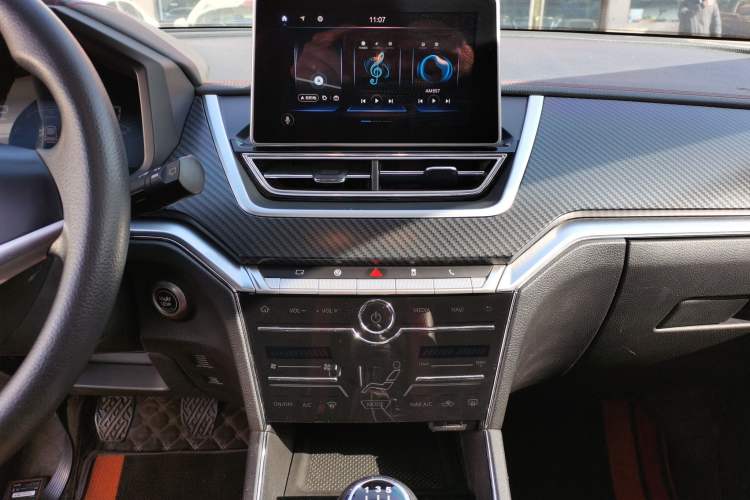 Used Venucia T60 2020 1.6L Manual Smart Vision Version China VI Standard Audio And AC Panel