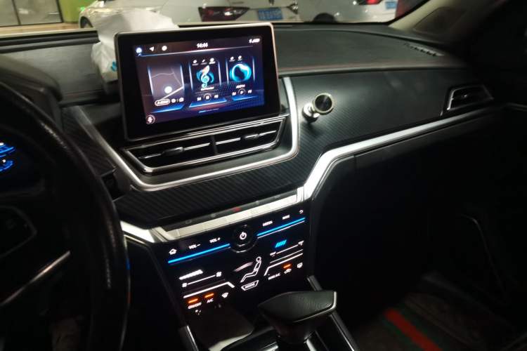 Used Venucia T60 2020 1.6L CVT Smart Drive Version China VI Standard Audio And AC Panel
