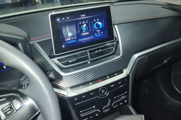 Used Venucia T60 2020 1.6L CVT Smart Drive Version China VI Standard Audio And AC Panel