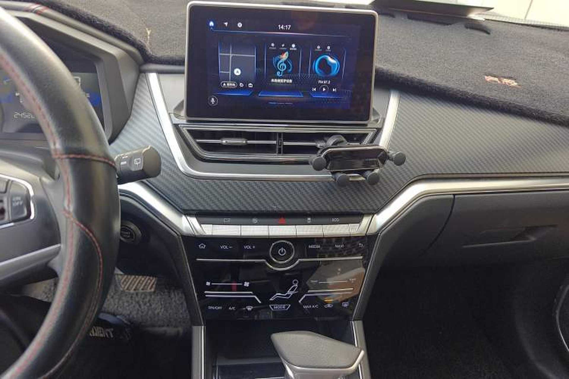 Used Venucia T60 2020 1.6L CVT Smart Drive Version China VI Standard Audio And AC Panel