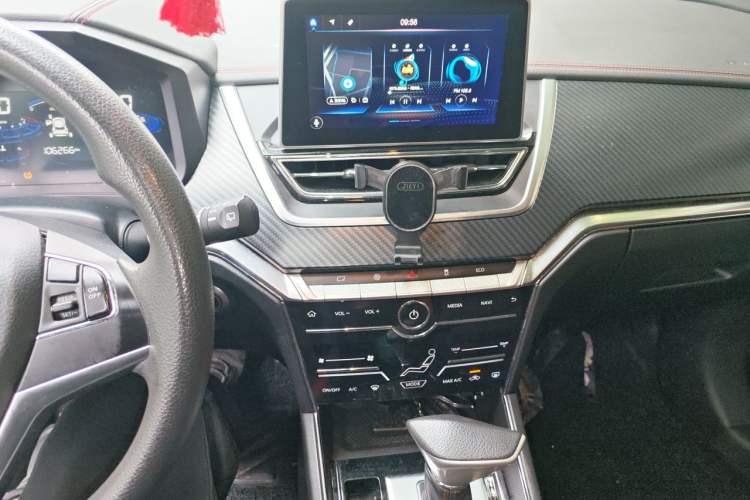 Used Venucia T60 2020 1.6L CVT Smart Drive Version China VI Standard Audio And AC Panel