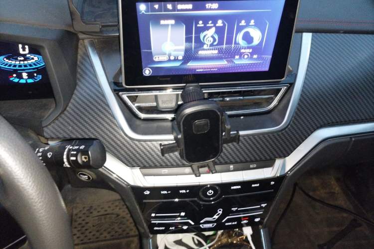 Used Venucia T60 2020 1.6L CVT Smart Drive Version China VI Standard Audio And AC Panel