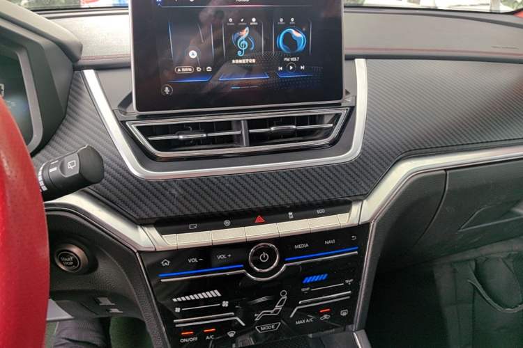 Used Venucia T60 2020 1.6L CVT Smart Drive Version China VI Standard Audio And AC Panel