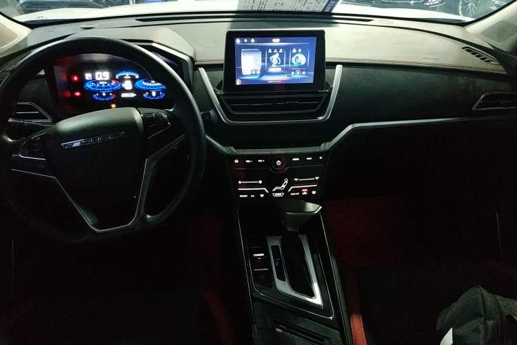 Used Venucia T60 2020 1.6L CVT Smart Drive Version China VI Standard Audio And AC Panel