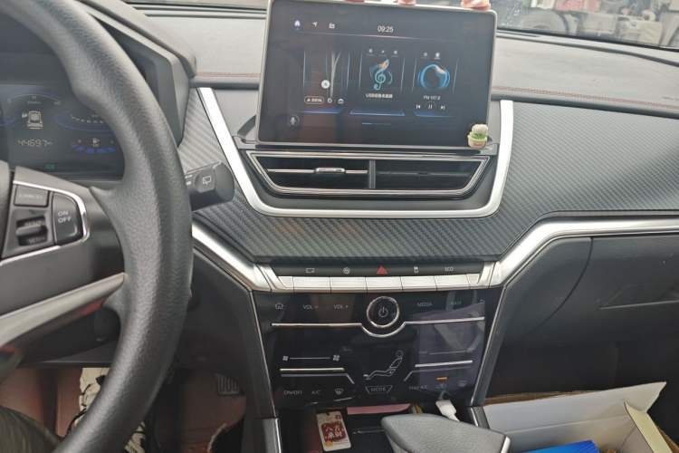 Used Venucia T60 2020 1.6L CVT Smart Drive Version China VI Standard Audio And AC Panel