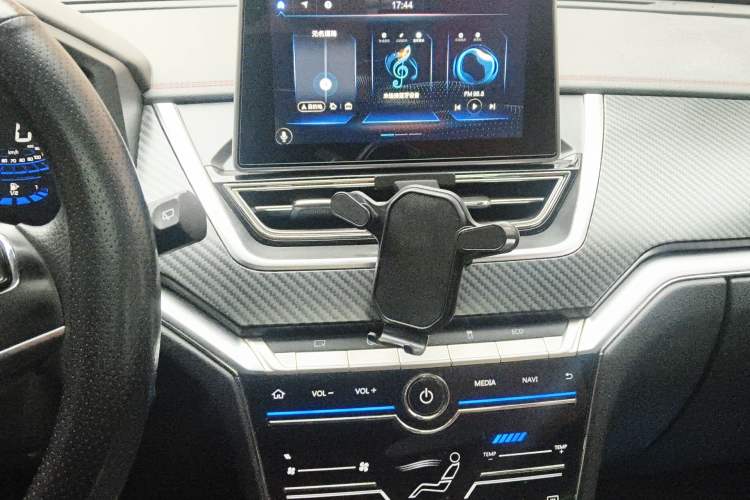 Used Venucia T60 2020 1.6L CVT Smart Drive Version China VI Standard Audio And AC Panel