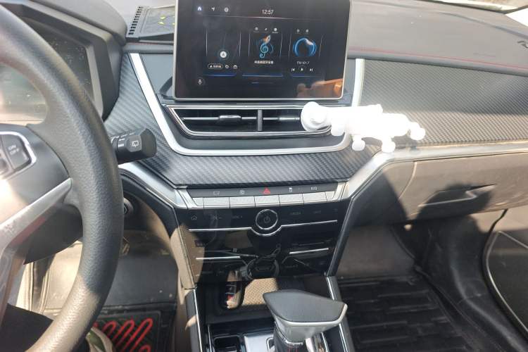 Used Venucia T60 2020 1.6L CVT Smart Drive Version China VI Standard Audio And AC Panel