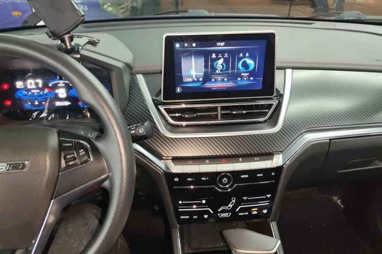 Used Venucia T60 2020 1.6L CVT Smart Drive Version China VI Standard Audio And AC Panel