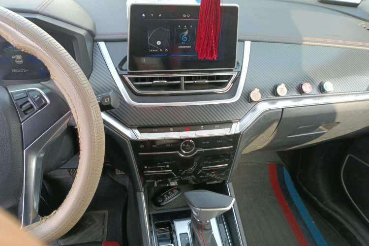 Used Venucia T60 2020 1.6L CVT Smart Drive Version China VI Standard Audio And AC Panel