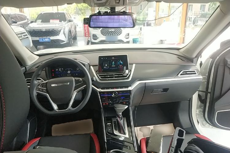 Used Venucia T60 2020 1.6L CVT Smart Drive Version China VI Standard Center Console
