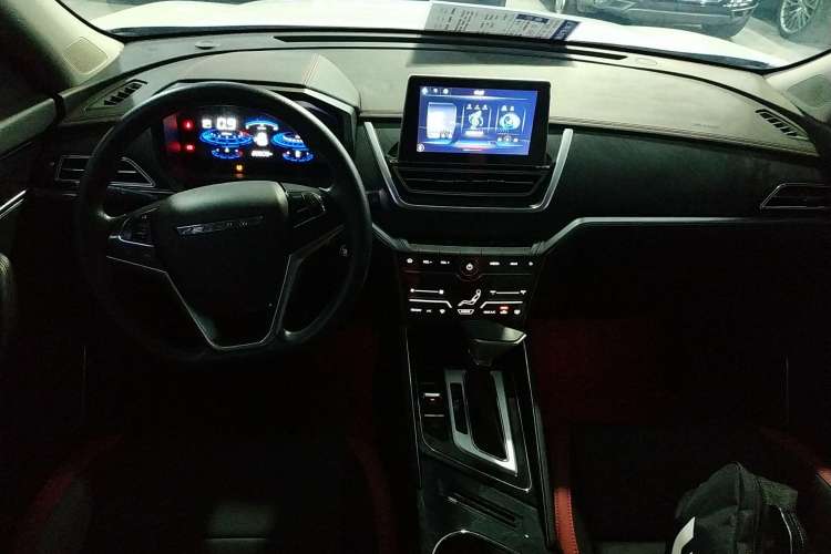 Used Venucia T60 2020 1.6L CVT Smart Drive Version China VI Standard Center Console