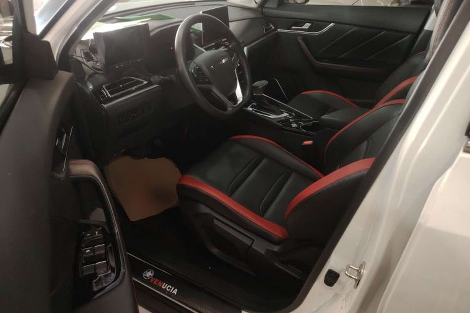 Used Venucia T60 2020 1.6L CVT Smart Drive Version China VI Standard Driver Seat