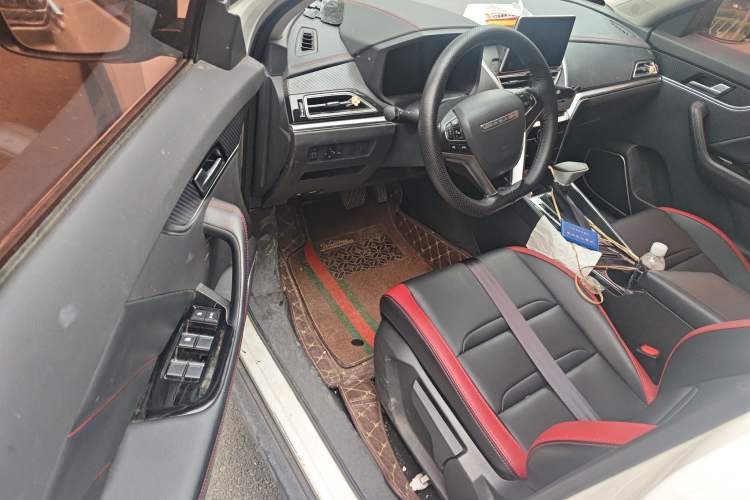 Used Venucia T60 2020 1.6L CVT Smart Drive Version China VI Standard Driver Seat
