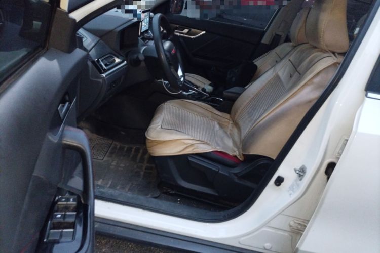 Used Venucia T60 2020 1.6L CVT Smart Drive Version China VI Standard Driver Seat