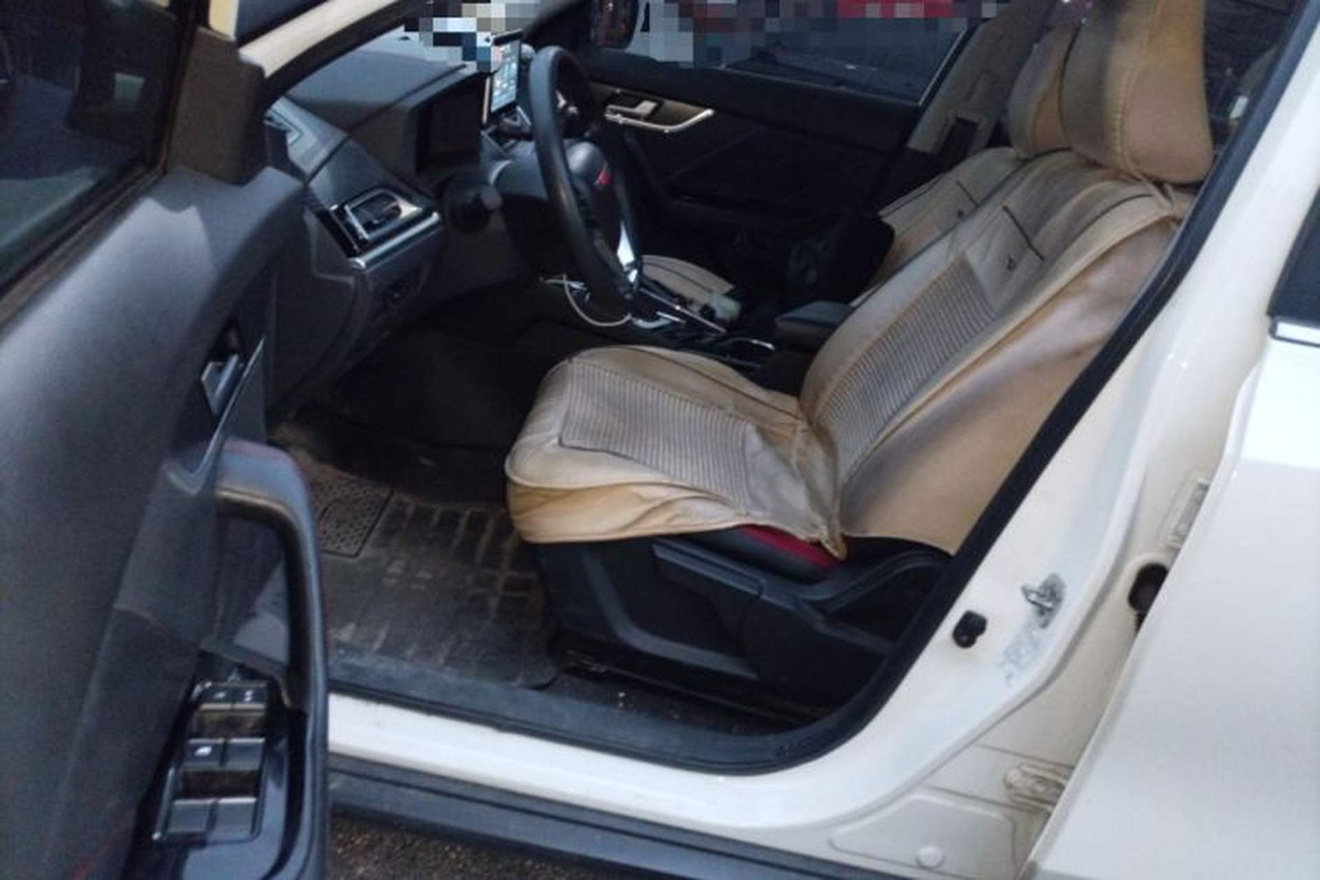 Used Venucia T60 2020 1.6L CVT Smart Drive Version China VI Standard Driver Seat