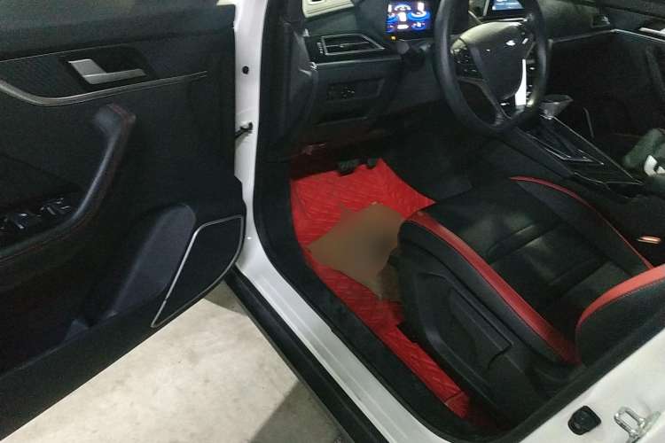 Used Venucia T60 2020 1.6L CVT Smart Drive Version China VI Standard Driver Seat