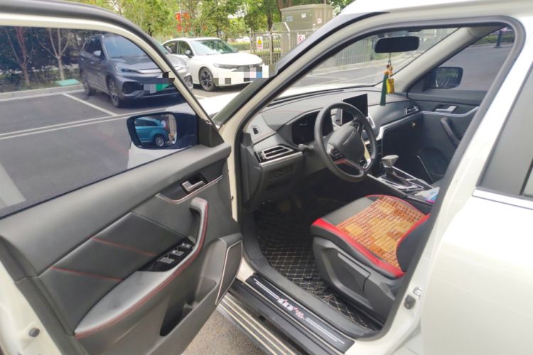 Used Venucia T60 2020 1.6L CVT Smart Drive Version China VI Standard Driver Seat