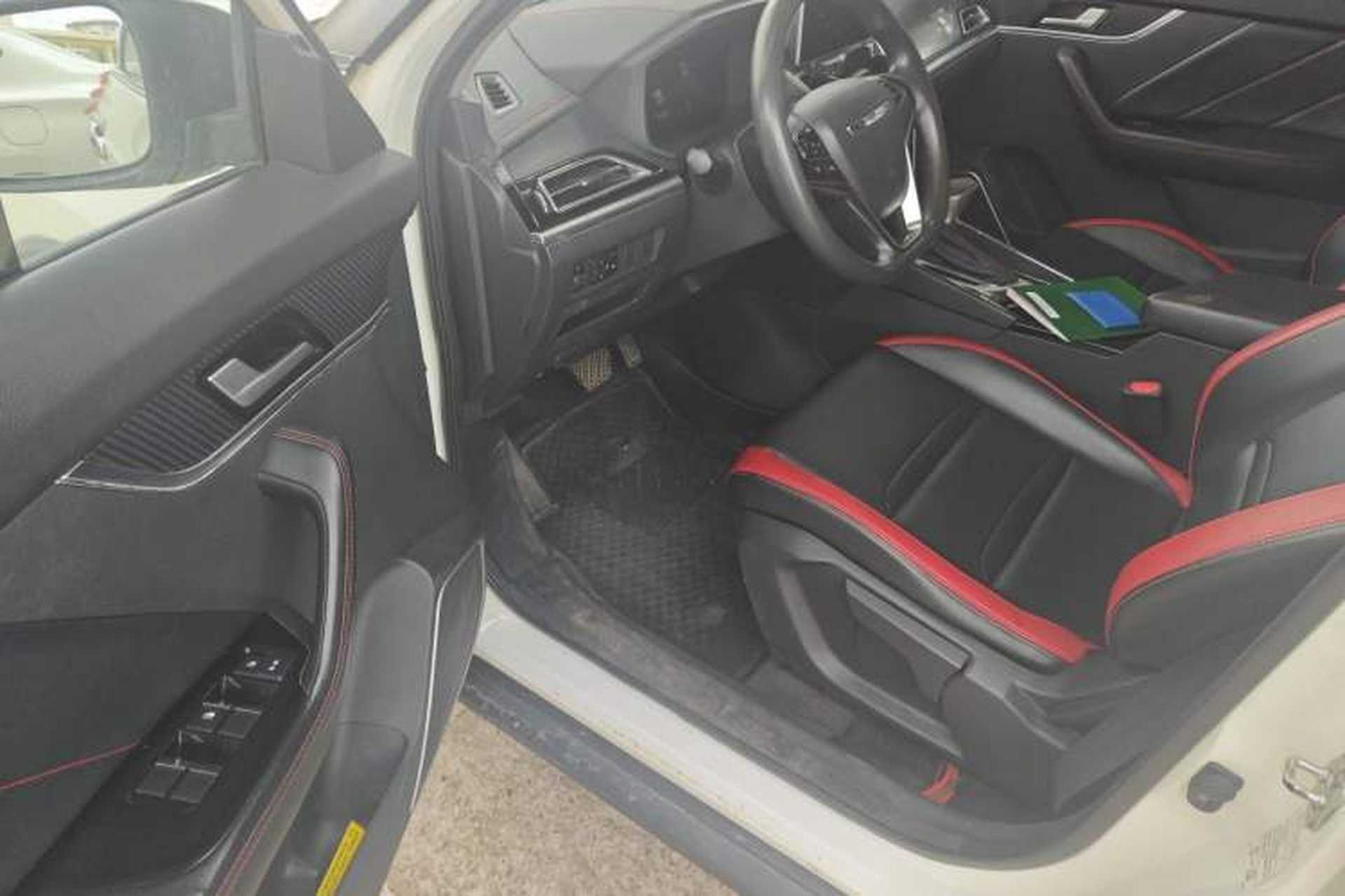 Used Venucia T60 2020 1.6L CVT Smart Drive Version China VI Standard Driver Seat