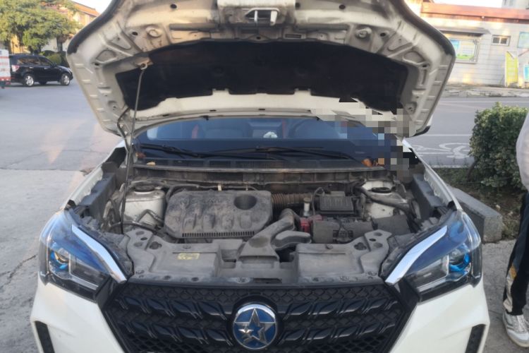 Used Venucia T60 2020 1.6L CVT Smart Drive Version China VI Standard Engine Bay