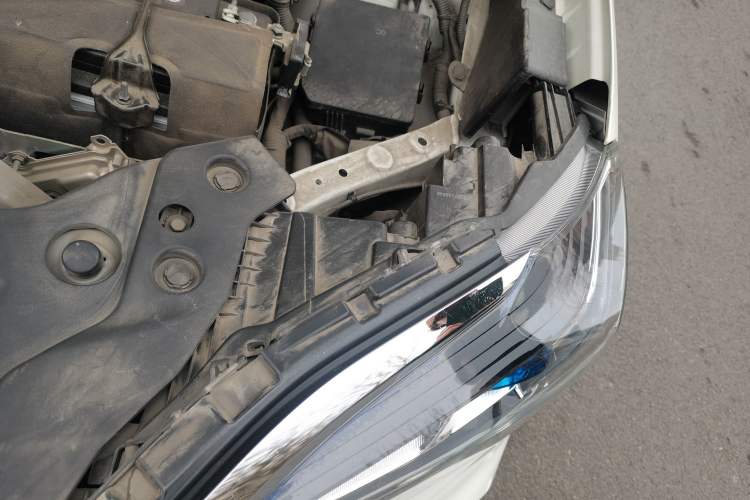 Used Venucia T60 2020 1.6L CVT Smart Drive Version China VI Standard Engine Bay Left