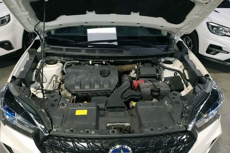 Used Venucia T60 2020 1.6L CVT Smart Drive Version China VI Standard Engine Bay