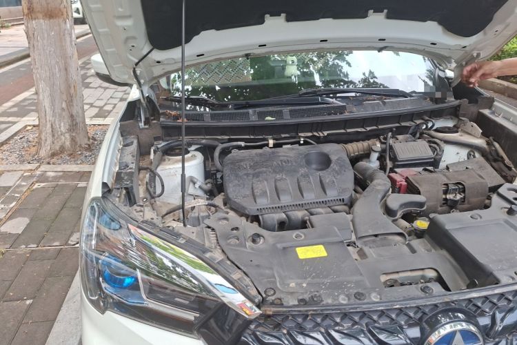 Used Venucia T60 2020 1.6L CVT Smart Drive Version China VI Standard Engine Bay Right