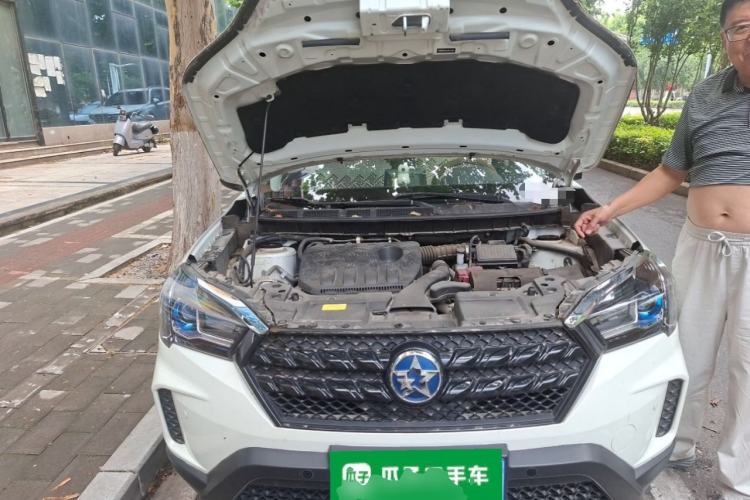 Used Venucia T60 2020 1.6L CVT Smart Drive Version China VI Standard Engine Bay
