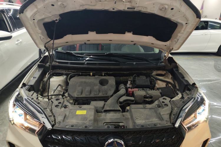 Used Venucia T60 2020 1.6L CVT Smart Drive Version China VI Standard Engine Bay