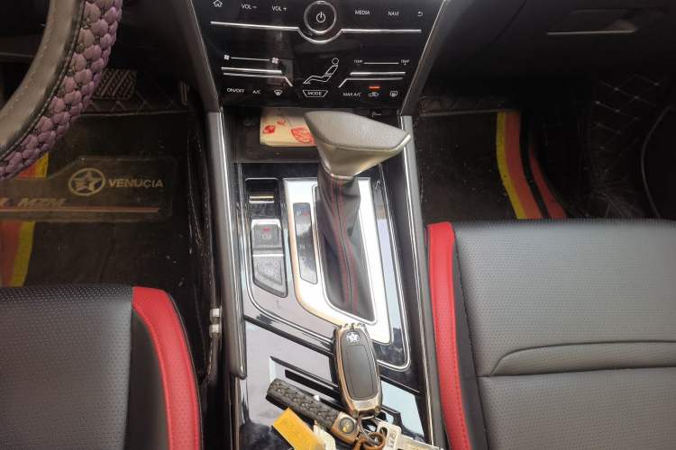 Used Venucia T60 2020 1.6L CVT Smart Drive Version China VI Standard Gear Lever