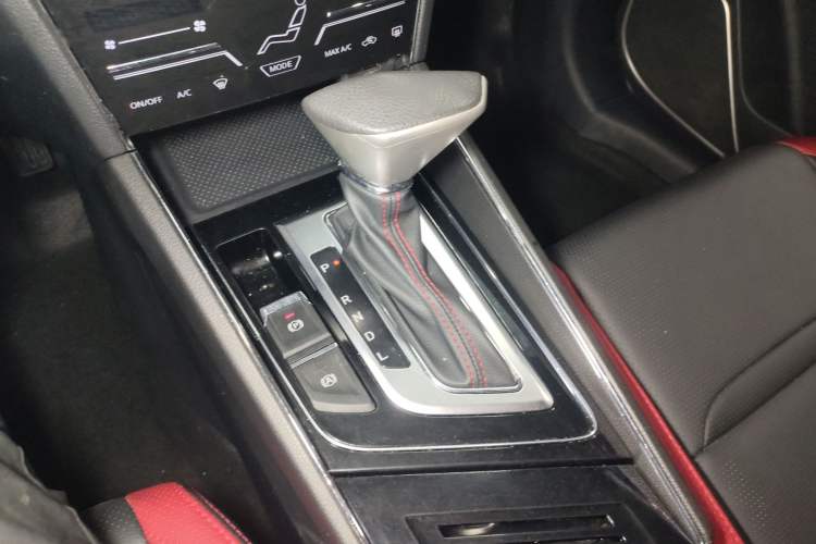 Used Venucia T60 2020 1.6L CVT Smart Drive Version China VI Standard Gear Lever