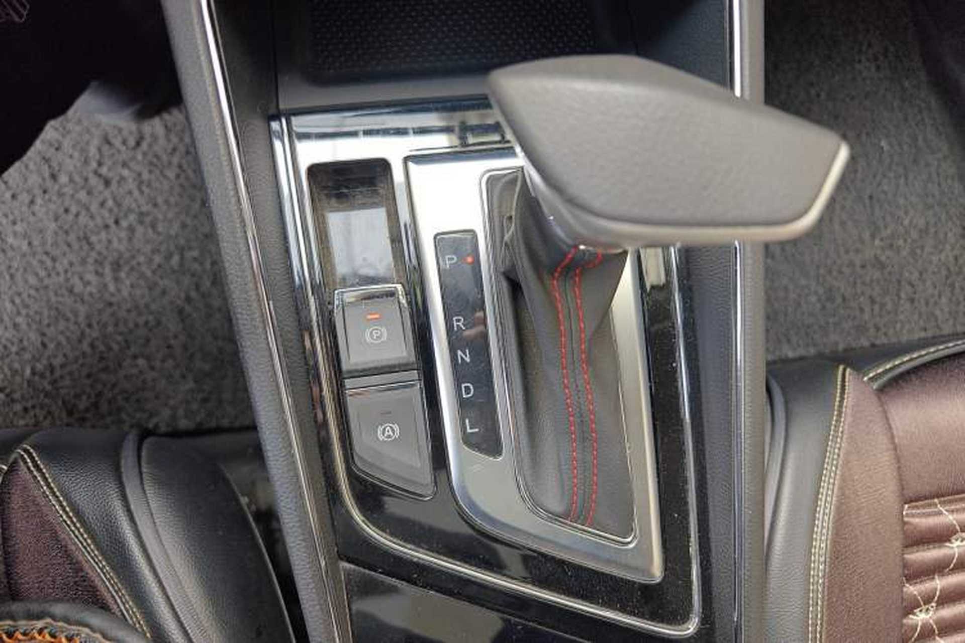 Used Venucia T60 2020 1.6L CVT Smart Drive Version China VI Standard Gear Lever