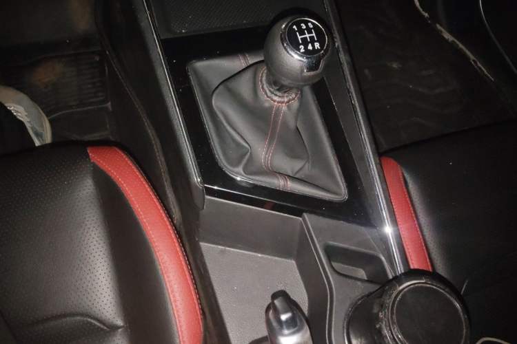 Used Venucia T60 2020 1.6L Manual Smart Vision Version China VI Standard Gear Lever