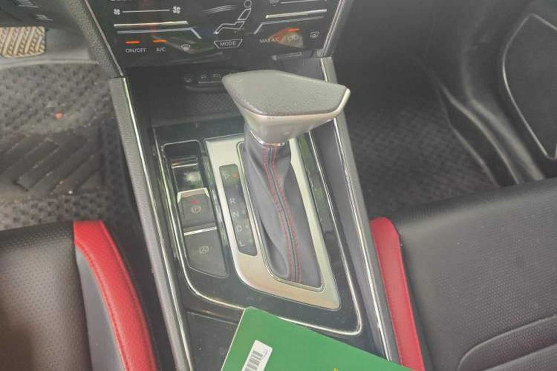 Used Venucia T60 2020 1.6L CVT Smart Drive Version China VI Standard Gear Lever