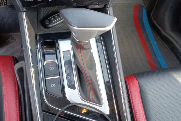 Used Venucia T60 2020 1.6L CVT Smart Drive Version China VI Standard Gear Lever