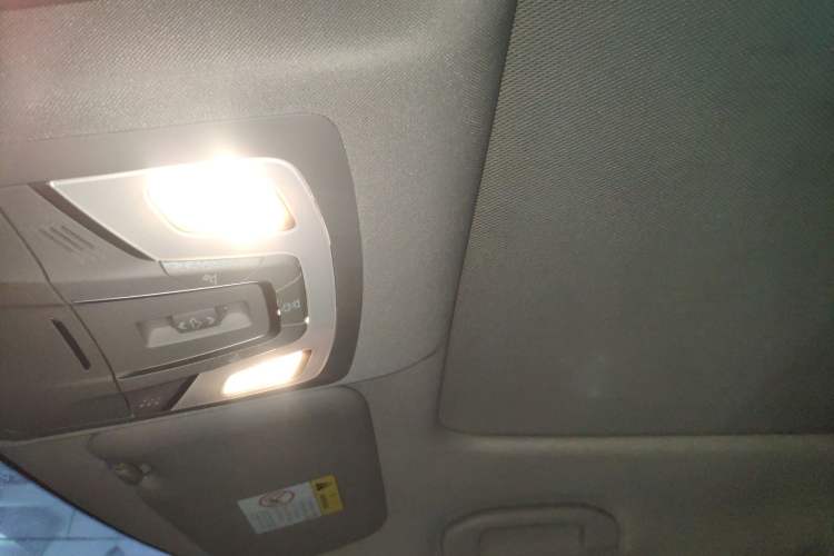 Used Venucia T60 2020 1.6L CVT Smart Drive Version China VI Standard Headliner