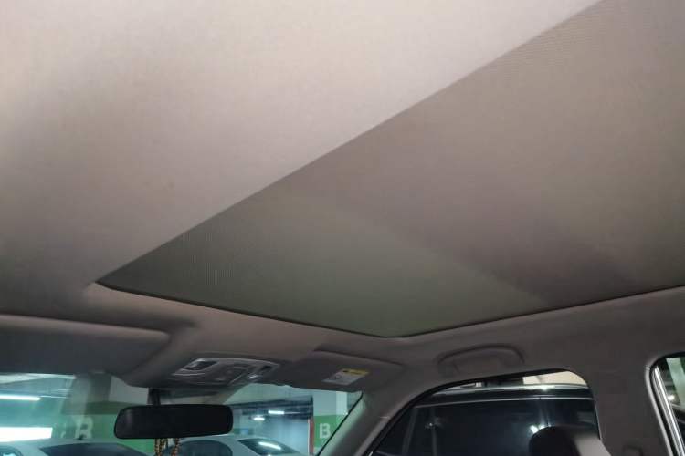 Used Venucia T60 2020 1.6L CVT Smart Drive Version China VI Standard Headliner
