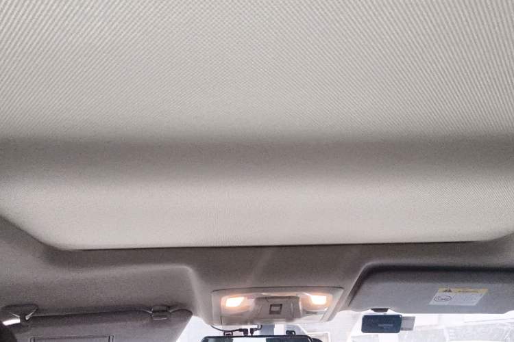 Used Venucia T60 2020 1.6L CVT Smart Drive Version China VI Standard Headliner
