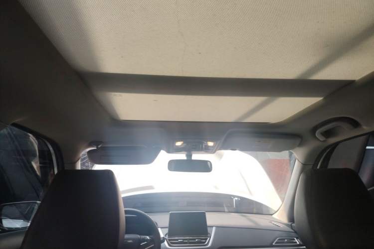 Used Venucia T60 2020 1.6L CVT Smart Drive Version China VI Standard Headliner