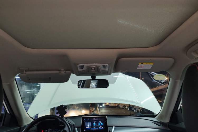 Used Venucia T60 2020 1.6L CVT Smart Drive Version China VI Standard Headliner