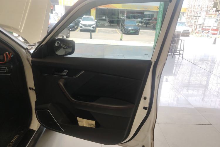 Used Venucia T60 2020 1.6L CVT Smart Drive Version China VI Standard Interior 2