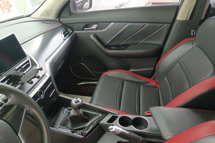 Used Venucia T60 2020 1.6L Manual Smart Vision Version China VI Standard Interior 2