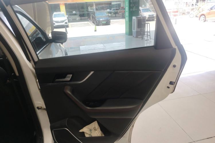 Used Venucia T60 2020 1.6L CVT Smart Drive Version China VI Standard Interior 3