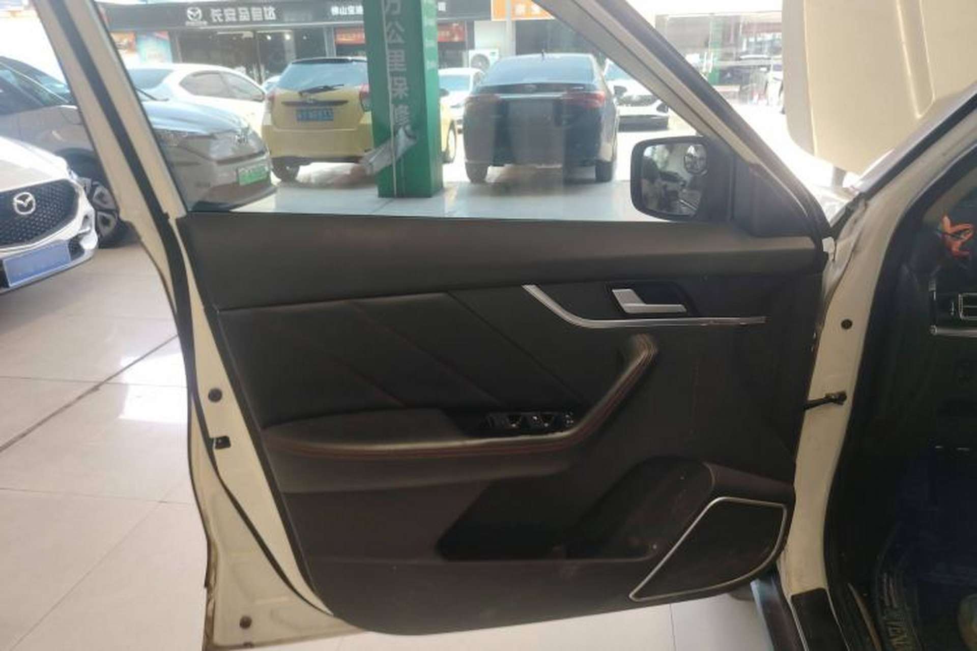 Used Venucia T60 2020 1.6L CVT Smart Drive Version China VI Standard Interior 4