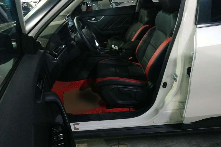 Used Venucia T60 2020 1.6L CVT Smart Drive Version China VI Standard Left Front Seat