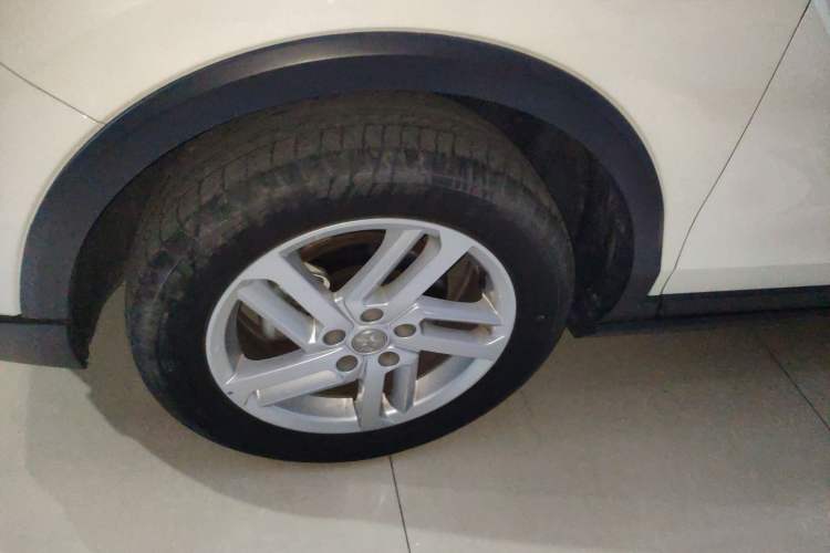 Used Venucia T60 2020 1.6L CVT Smart Drive Version China VI Standard Left Front Wheel Hub