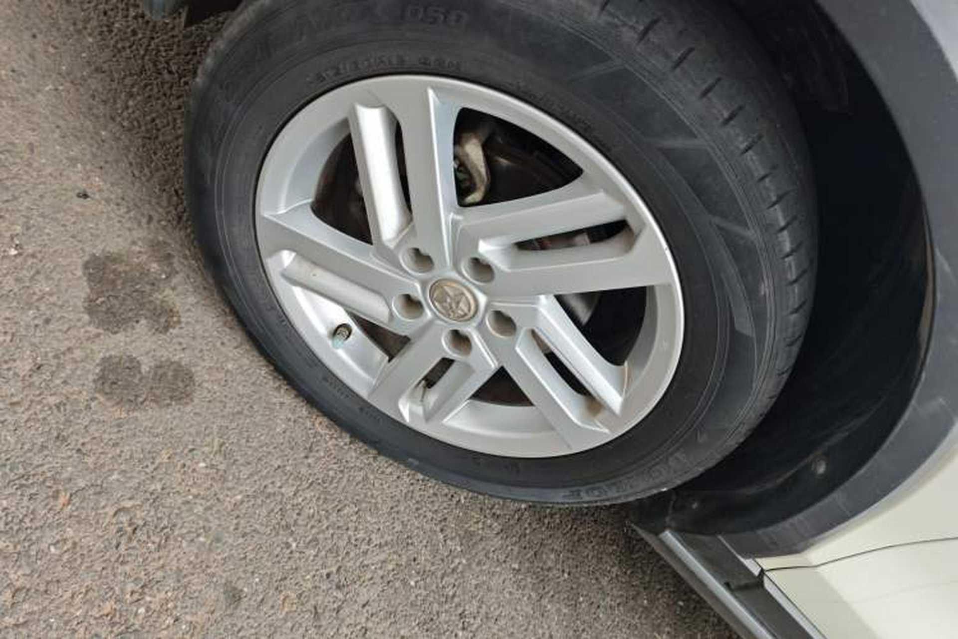 Used Venucia T60 2020 1.6L CVT Smart Drive Version China VI Standard Left Front Wheel Hub